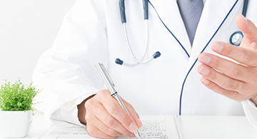 皮膚科・形成外科医師が対応